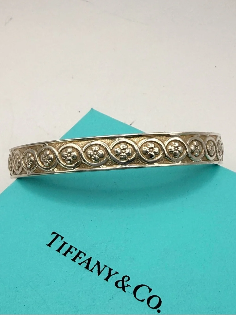 Tiffany & Co. Makers 26375 Sterling Silver Floral Bangle Bracelet 7.5”